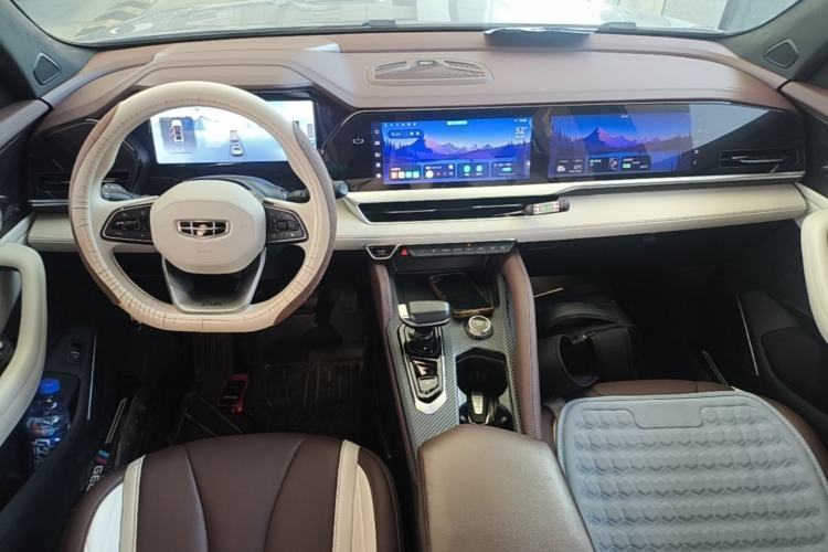 Used Geely Auto Monjaro L 2021 2.0TD DCT EVO Two-Wheel Drive Prestige Version Center Console