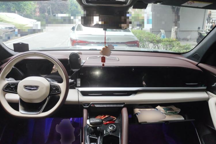 Used Geely Auto Monjaro L 2021 2.0TD DCT EVO Two-Wheel Drive Prestige Version Center Console