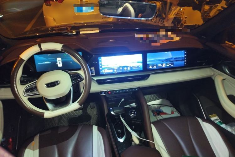 Used Geely Auto Monjaro L 2021 2.0TD DCT EVO Two-Wheel Drive Smart Luxury Version Center Console