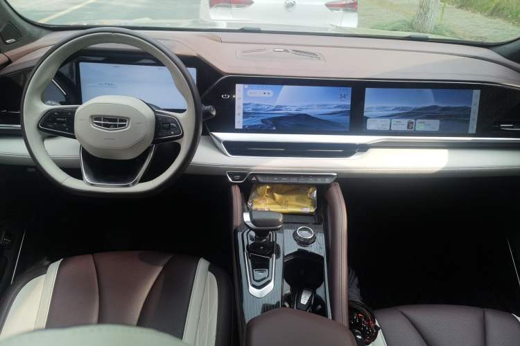 Used Geely Auto Monjaro L 2021 2.0TD High-Power Automatic All-Wheel Drive Luxury Version Center Console