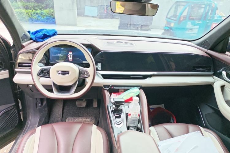 Used Geely Auto Monjaro L 2021 2.0TD DCT EVO Two-Wheel Drive Prestige Version Center Console