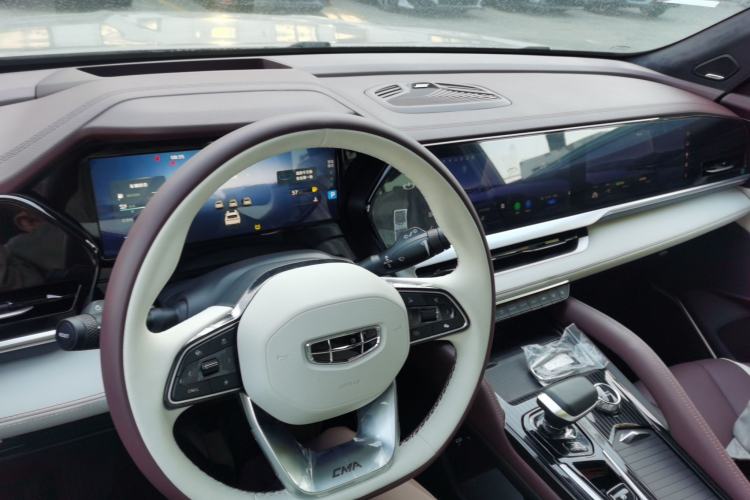 Used Geely Auto Monjaro L 2021 2.0TD High-Power Automatic All-Wheel-Drive Flagship Version Center Console