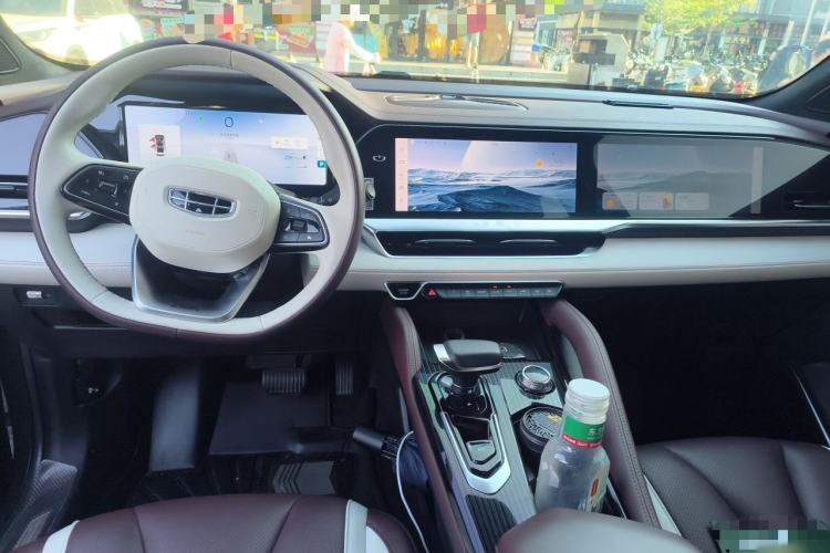 Used Geely Auto Monjaro L 2021 2.0TD DCT EVO Two-Wheel Drive Prestige Version Center Console