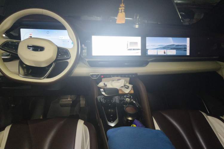 Used Geely Auto Monjaro L 2021 2.0TD High-Power Automatic All-Wheel-Drive Flagship Version Center Console