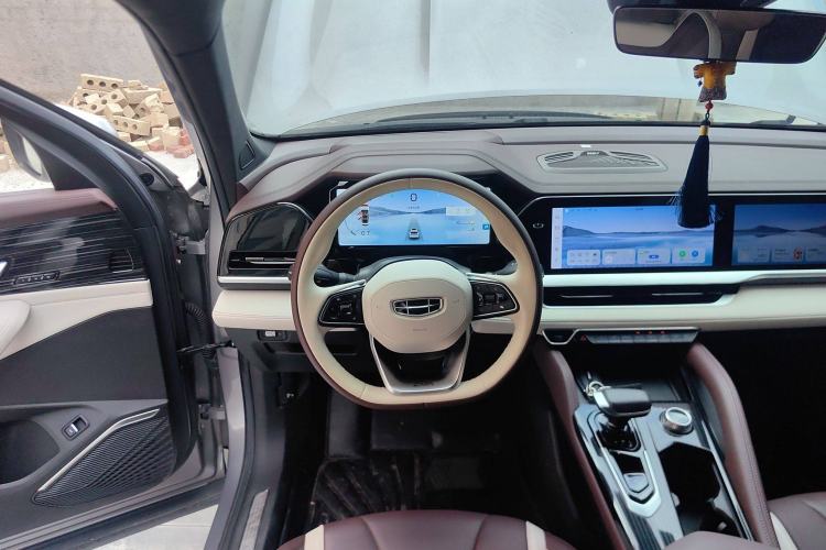 Used Geely Auto Monjaro L 2021 2.0TD DCT EVO Two-Wheel Drive Prestige Version Center Console