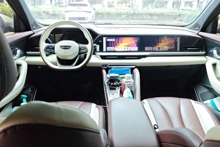 Used Geely Auto Monjaro L 2021 2.0TD DCT EVO Two-Wheel Drive Smart Luxury Version Center Console