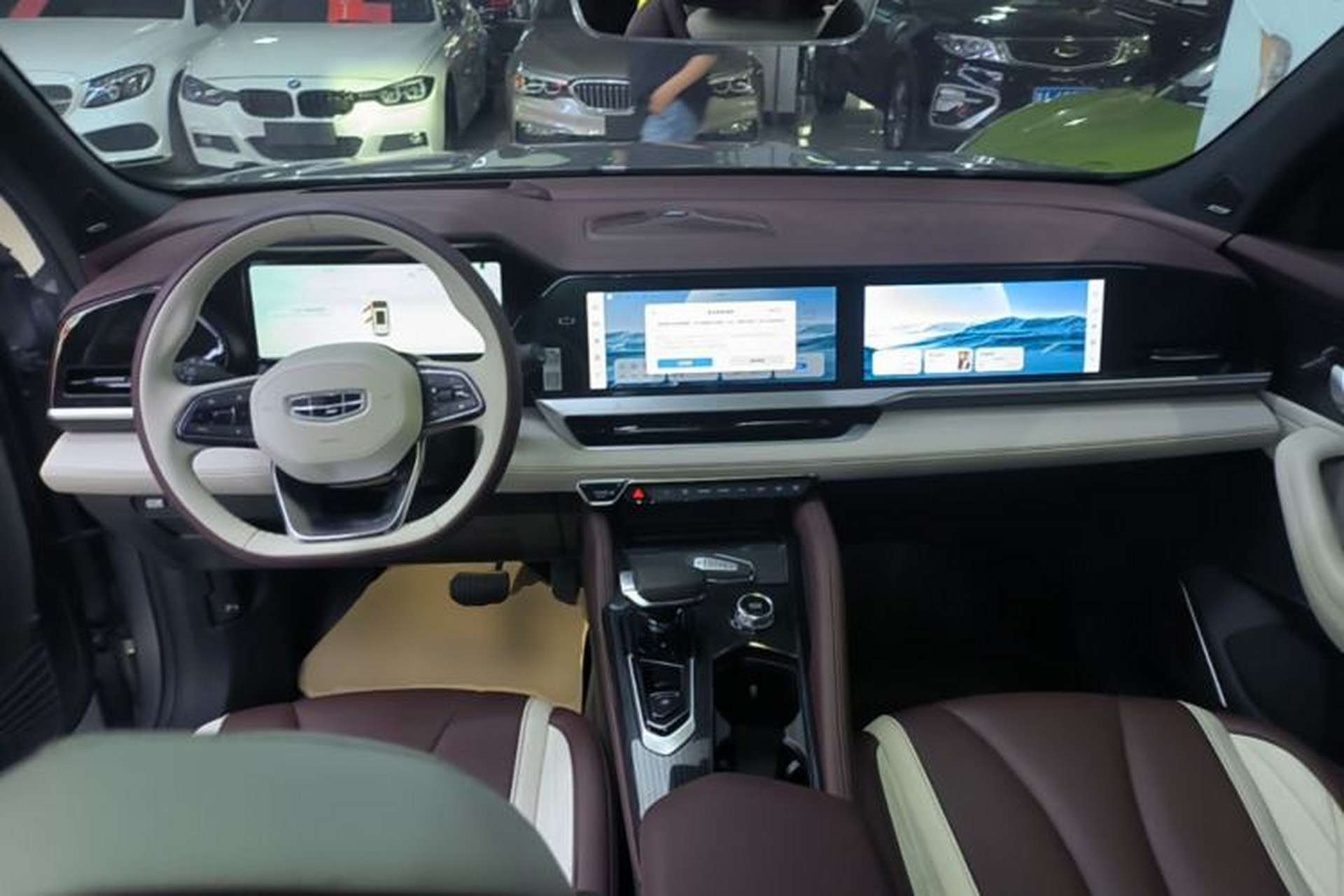 Used Geely Auto Monjaro L 2021 2.0TD High-Power Automatic All-Wheel-Drive Flagship Version Center Console