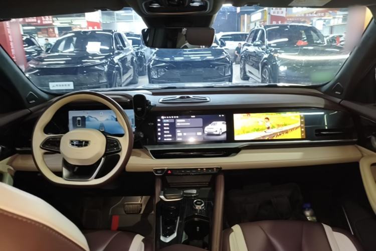 Used Geely Auto Monjaro L 2021 2.0TD DCT EVO Two-Wheel Drive Smart Luxury Version Center Console