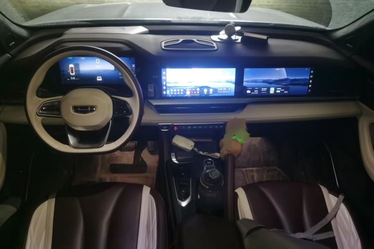 Used Geely Auto Monjaro L 2021 2.0TD DCT EVO Two-Wheel Drive Smart Luxury Version Center Console
