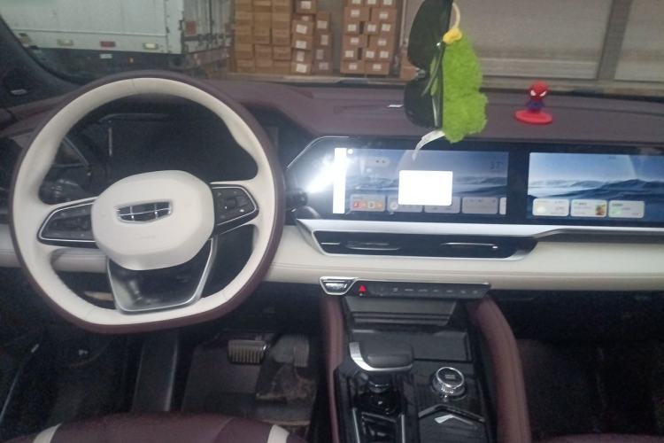 Used Geely Auto Monjaro L 2021 2.0TD DCT EVO Two-Wheel Drive Prestige Version Center Console
