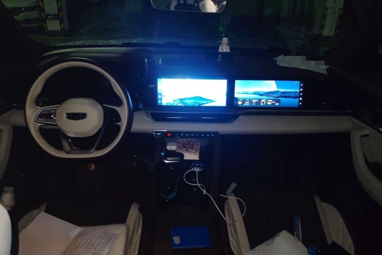 Used Geely Auto Monjaro L 2021 2.0TD DCT EVO Two-Wheel Drive Prestige Version Center Console