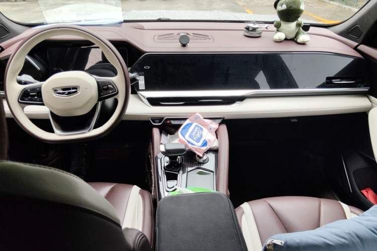 Used Geely Auto Monjaro L 2021 2.0TD DCT EVO Two-Wheel Drive Prestige Version Center Console