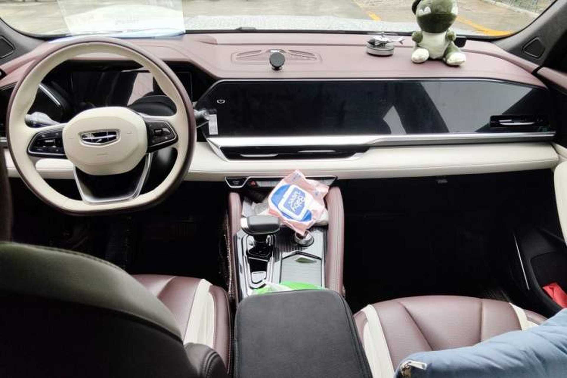 Used Geely Auto Monjaro L 2021 2.0TD DCT EVO Two-Wheel Drive Prestige Version Center Console
