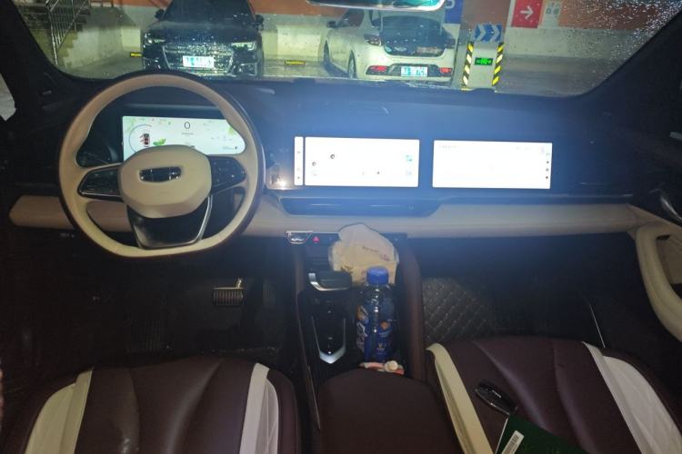 Used Geely Auto Monjaro L 2021 2.0TD DCT EVO Two-Wheel Drive Smart Luxury Version Center Console