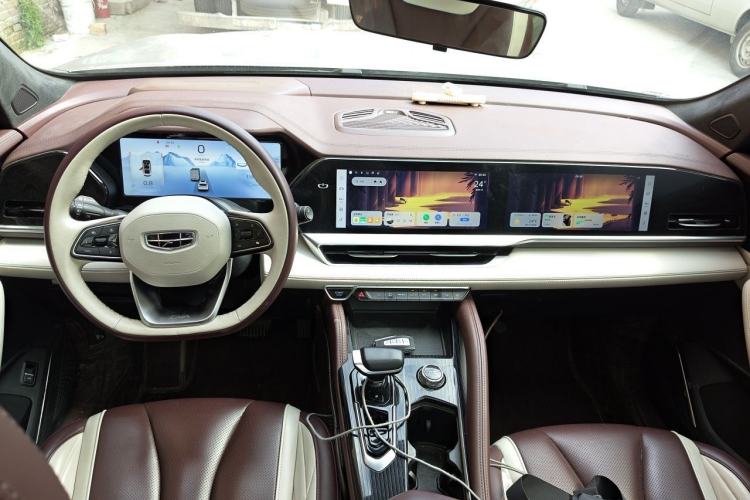 Used Geely Auto Monjaro L 2021 2.0TD DCT EVO Two-Wheel Drive Prestige Version Center Console
