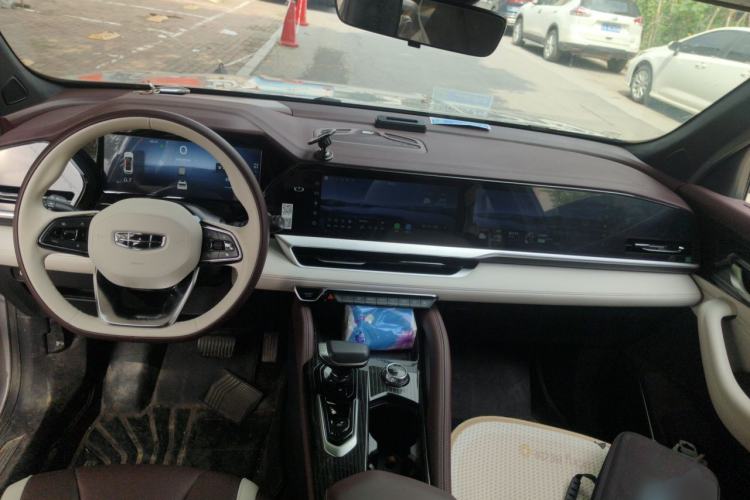 Used Geely Auto Monjaro L 2021 2.0TD DCT EVO Two-Wheel Drive Prestige Version Center Console