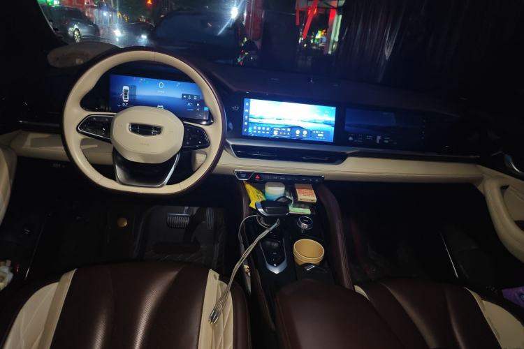 Used Geely Auto Monjaro L 2021 2.0TD High-Power Automatic All-Wheel Drive Luxury Version Center Console