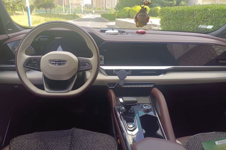 Used Geely Auto Monjaro L 2021 2.0TD DCT EVO Two-Wheel Drive Smart Luxury Version Center Console