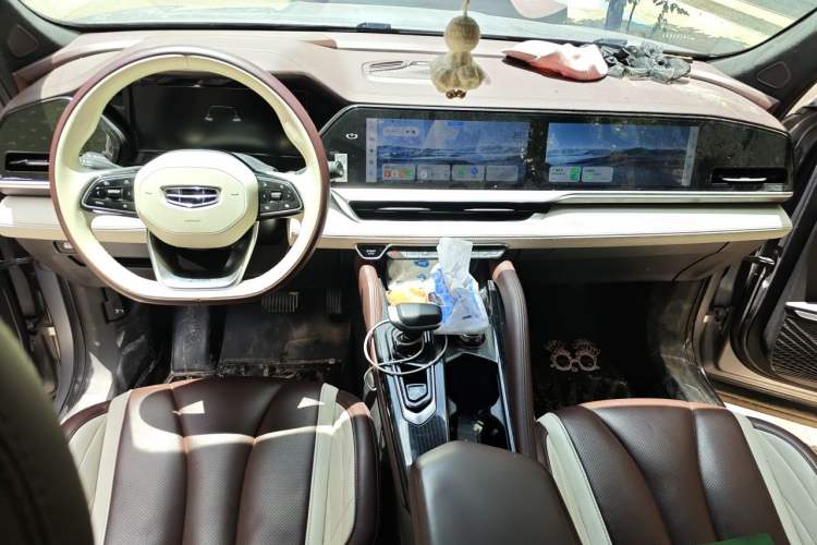 Used Geely Auto Monjaro L 2021 2.0TD DCT EVO Two-Wheel Drive Prestige Version Center Console