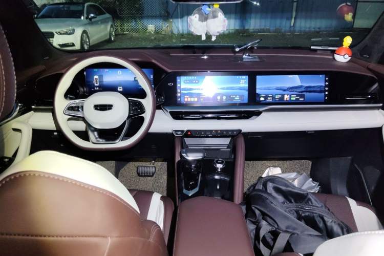 Used Geely Auto Monjaro L 2021 2.0TD DCT EVO Two-Wheel Drive Smart Luxury Version Center Console