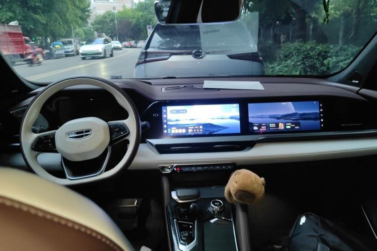 Used Geely Auto Monjaro L 2021 2.0TD High-Power Automatic All-Wheel-Drive Flagship Version Center Console