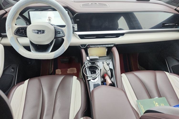 Used Geely Auto Monjaro L 2021 2.0TD DCT EVO Two-Wheel Drive Prestige Version Center Console