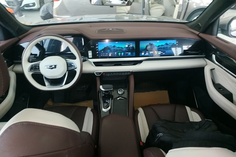 Used Geely Auto Monjaro L 2021 2.0TD DCT EVO Two-Wheel Drive Prestige Version Center Console