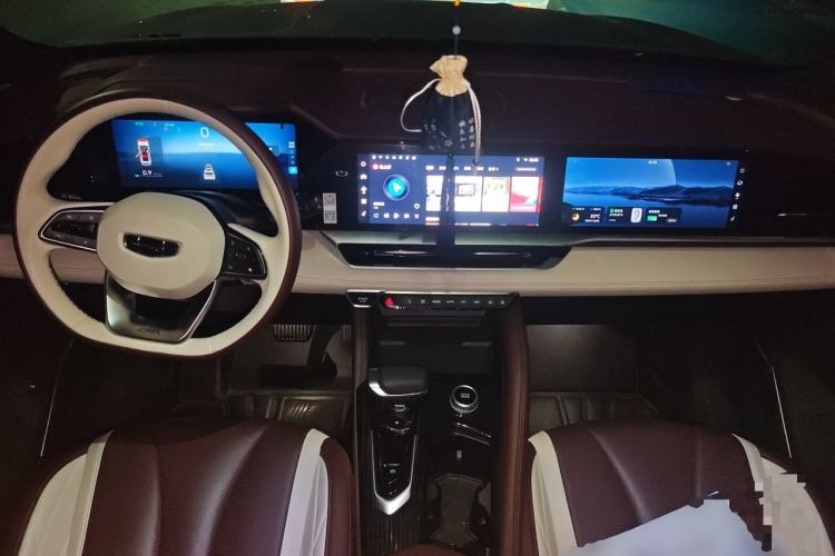 Used Geely Auto Monjaro L 2021 2.0TD DCT EVO Two-Wheel Drive Smart Luxury Version Center Console