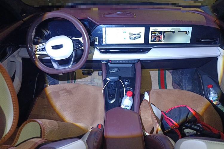 Used Geely Auto Monjaro L 2021 2.0TD High-Power Automatic All-Wheel Drive Luxury Version Center Console