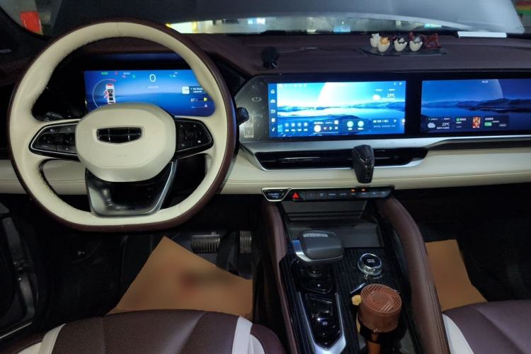 Used Geely Auto Monjaro L 2021 2.0TD DCT EVO Two-Wheel Drive Smart Luxury Version Center Console