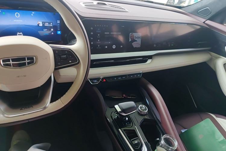 Used Geely Auto Monjaro L 2021 2.0TD DCT EVO Two-Wheel Drive Prestige Version Center Console