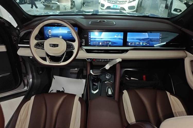 Used Geely Auto Monjaro L 2021 2.0TD DCT EVO Two-Wheel Drive Prestige Version Center Console