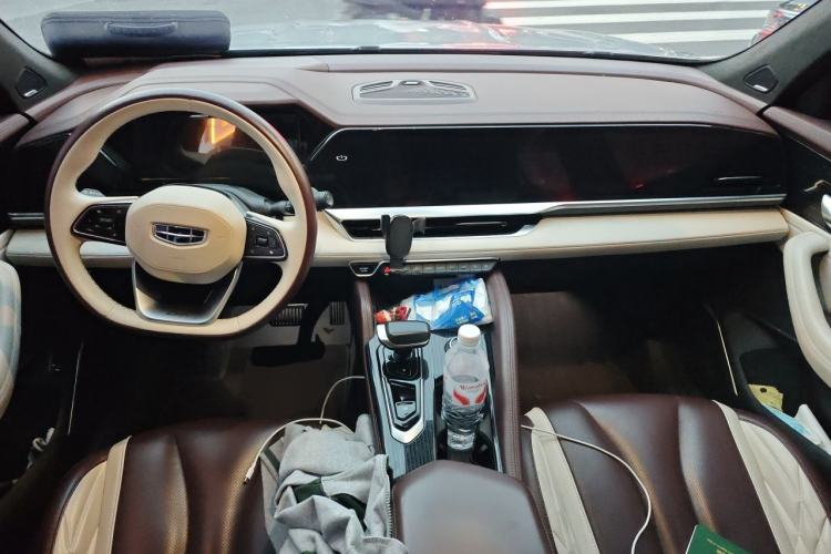 Used Geely Auto Monjaro L 2021 2.0TD High-Power Automatic All-Wheel Drive Luxury Version Center Console
