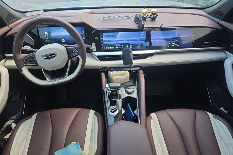 Used Geely Auto Monjaro L 2021 2.0TD DCT EVO Two-Wheel Drive Prestige Version Center Console
