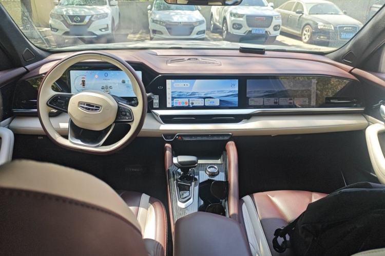 Used Geely Auto Monjaro L 2021 2.0TD DCT EVO Two-Wheel Drive Prestige Version Center Console