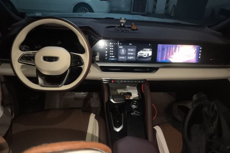 Used Geely Auto Monjaro L 2021 2.0TD DCT EVO Two-Wheel Drive Prestige Version Center Console