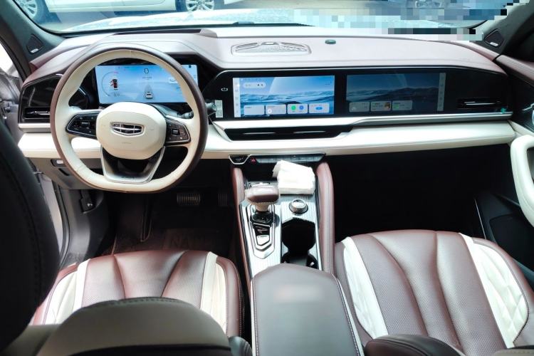 Used Geely Auto Monjaro L 2021 2.0TD High-Power Automatic All-Wheel-Drive Flagship Version Center Console