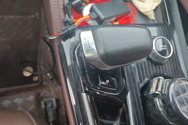 Used Geely Auto Monjaro L 2021 2.0TD DCT EVO Two-Wheel Drive Prestige Version Gear Lever