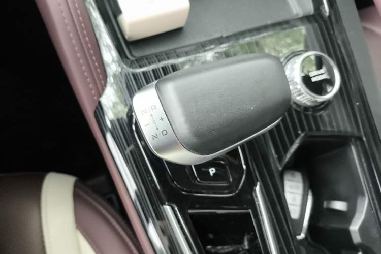 Used Geely Auto Monjaro L 2021 2.0TD DCT EVO Two-Wheel Drive Prestige Version Gear Lever