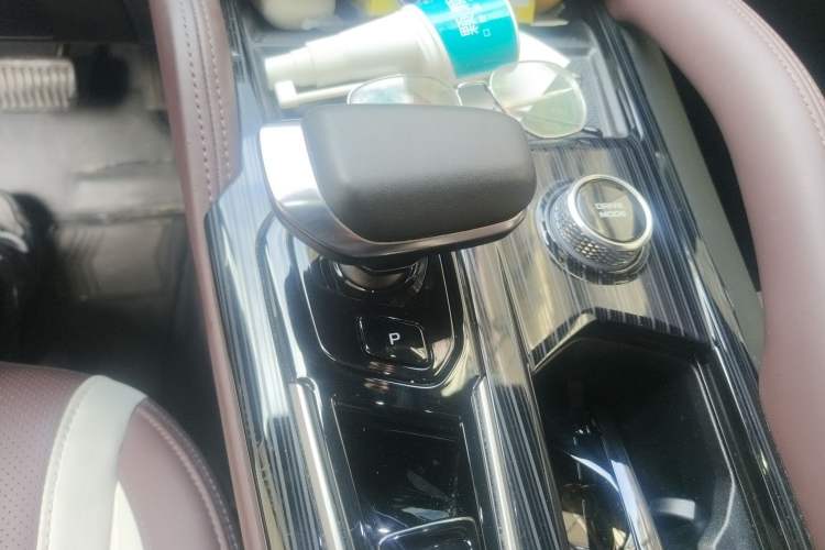 Used Geely Auto Monjaro L 2021 2.0TD DCT EVO Two-Wheel Drive Smart Luxury Version Gear Lever