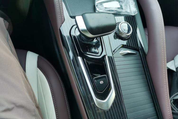 Used Geely Auto Monjaro L 2021 2.0TD High-Power Automatic All-Wheel-Drive Flagship Version Gear Lever