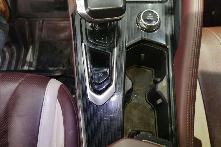 Used Geely Auto Monjaro L 2021 2.0TD DCT EVO Two-Wheel Drive Prestige Version Gear Lever
