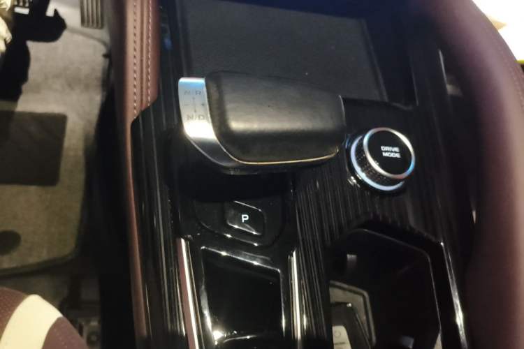 Used Geely Auto Monjaro L 2021 2.0TD DCT EVO Two-Wheel Drive Prestige Version Gear Lever