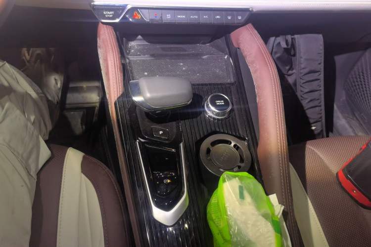 Used Geely Auto Monjaro L 2021 2.0TD DCT EVO Two-Wheel Drive Smart Luxury Version Gear Lever
