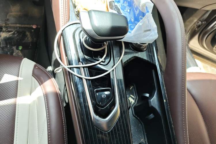 Used Geely Auto Monjaro L 2021 2.0TD DCT EVO Two-Wheel Drive Prestige Version Gear Lever