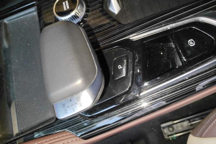 Used Geely Auto Monjaro L 2021 2.0TD High-Power Automatic All-Wheel-Drive Flagship Version Gear Lever