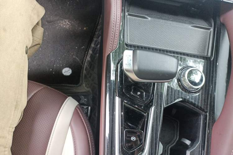 Used Geely Auto Monjaro L 2021 2.0TD DCT EVO Two-Wheel Drive Smart Luxury Version Gear Lever