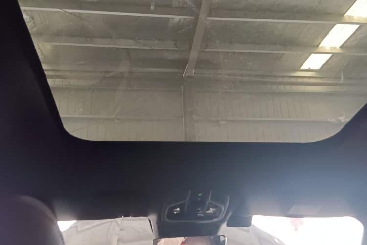 Used Geely Auto Monjaro L 2021 2.0TD High-Power Automatic All-Wheel Drive Luxury Version Headliner