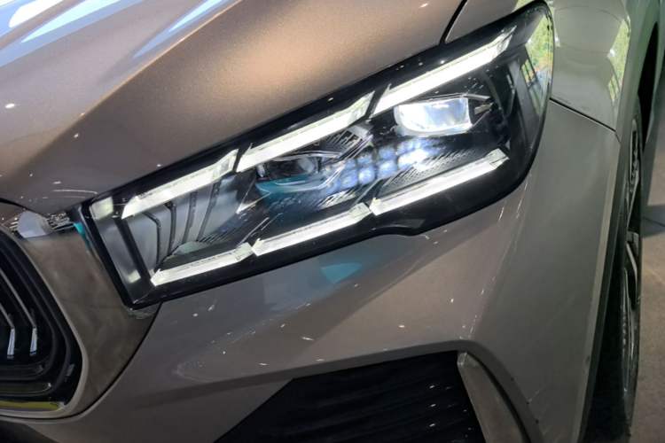 Used Geely Auto Monjaro L 2021 2.0TD DCT EVO Two-Wheel-Drive Flagship Version Left Front Headlight