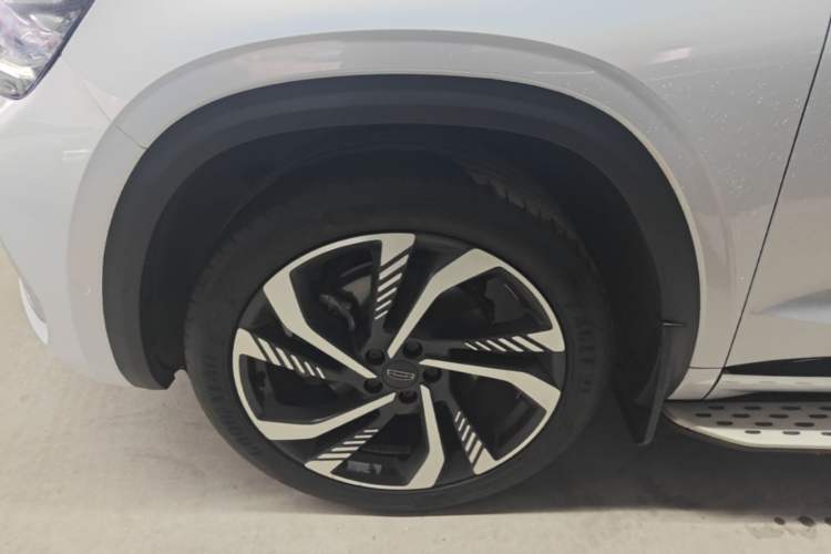 Used Geely Auto Monjaro L 2021 2.0TD DCT EVO Two-Wheel Drive Smart Luxury Version Left Front Wheel Hub